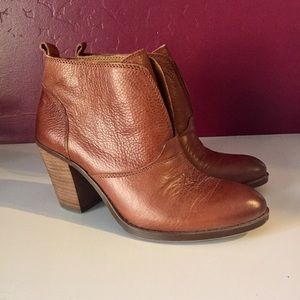 Lucky Brand Ehllen Pull On Ankle Boots